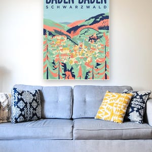 Baden-Baden Poster · Mid-Century · Schwarzwald · Retro Reiseplakat Trinkhalle & Stadt im Tal zdjęcie 4