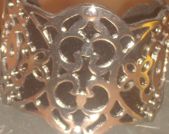 Vintage CUTOUT LINED CUFF Bracelet