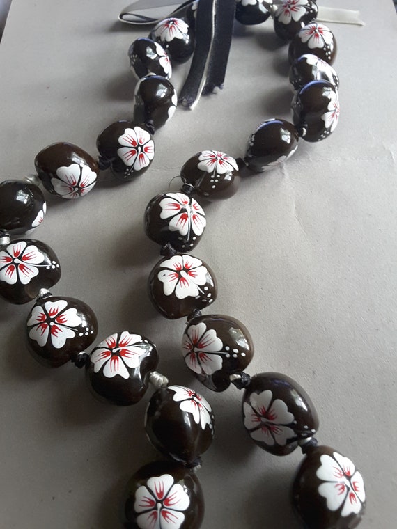 Kukui nut black w/ white line - Beads and Pieces Wholesale Beads