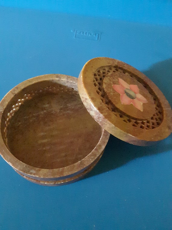 Carved soapstone round trinket box momentous containe… Gem