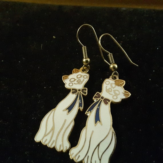 Vintage white cat earrings - image 4