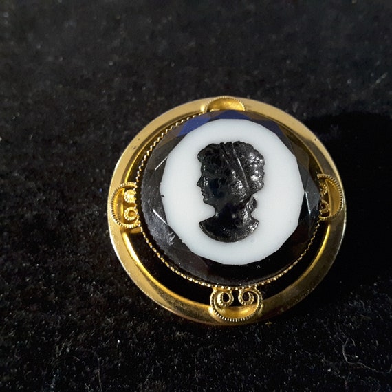 Vintage reverse black cameo on opaline glass broo… - image 1