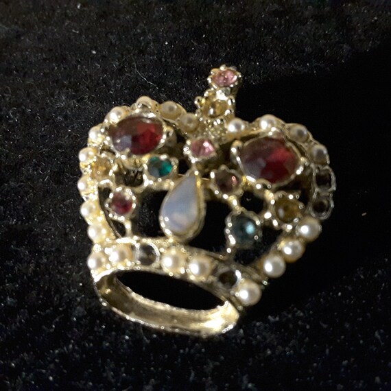 Bejeweled vintage crown brooch Gem