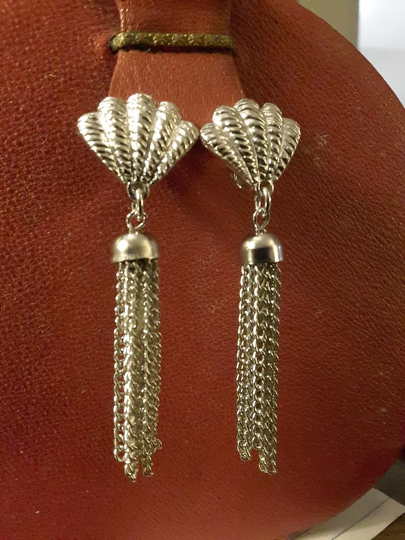 Vintage Sarah  Coventry silver chain drop clip ear