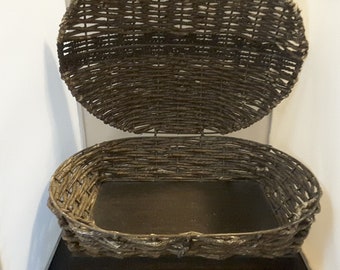 Large covered Vietnamese basket