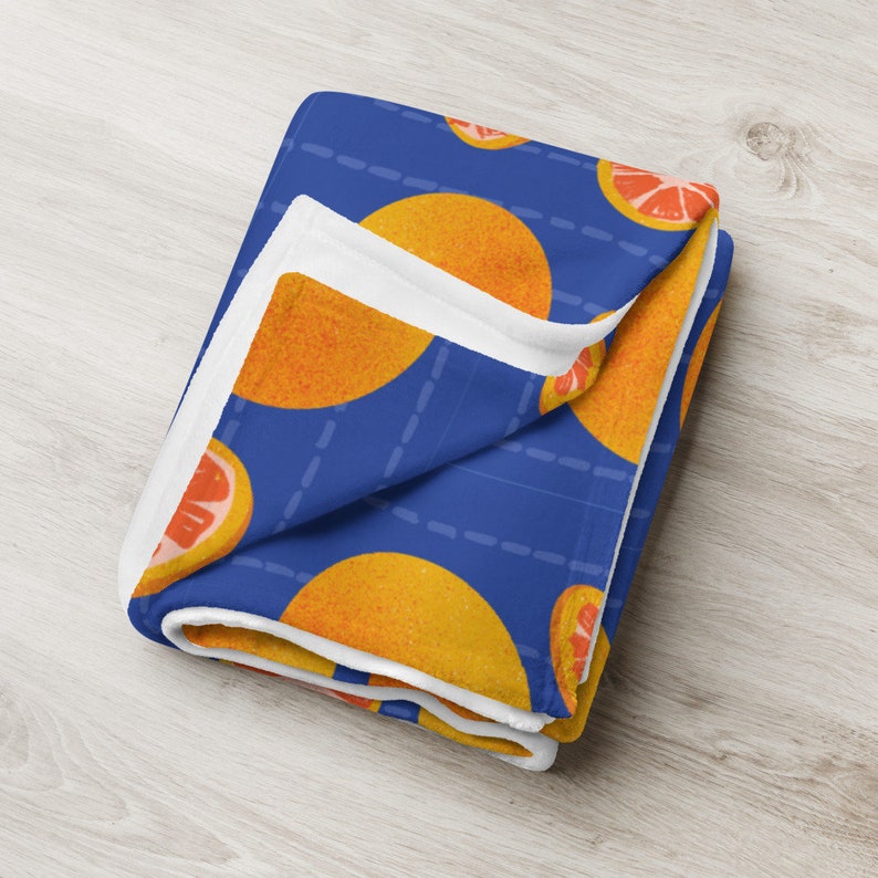 Grapefruit On Indigo Throw Blanket Fruit Pattern, Boho Home Decor, home gift idea, citrus fluffy blanket, eclectic throw afbeelding 3