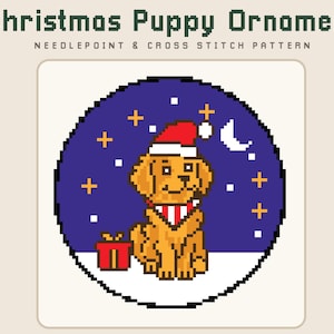 Peut inclure: Un motif en pixel art intitulé Christmas Puppy Ornament Needlepoint & Cross Stitch Pattern représentant un chiot doré portant un bonnet de Père Noël rouge et blanc et une écharpe rayée, assis près d'un cadeau rouge sur un ciel nocturne bleu.