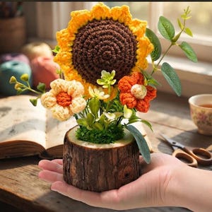Girasol de ganchillo hecho a mano en maceta, mini decoración de escritorio tejida, maceta de madera, regalo