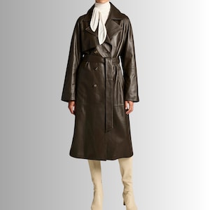 Gabardina de piel marrón hecha a mano – Estilo largo con cinturón de piel de cordero