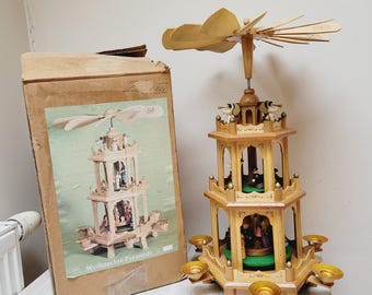 50er Erzgebirgische Weihnachtskrippe 3-Stöckig Pyramide Karussell Kerzenhalter Made in Germany Krippe