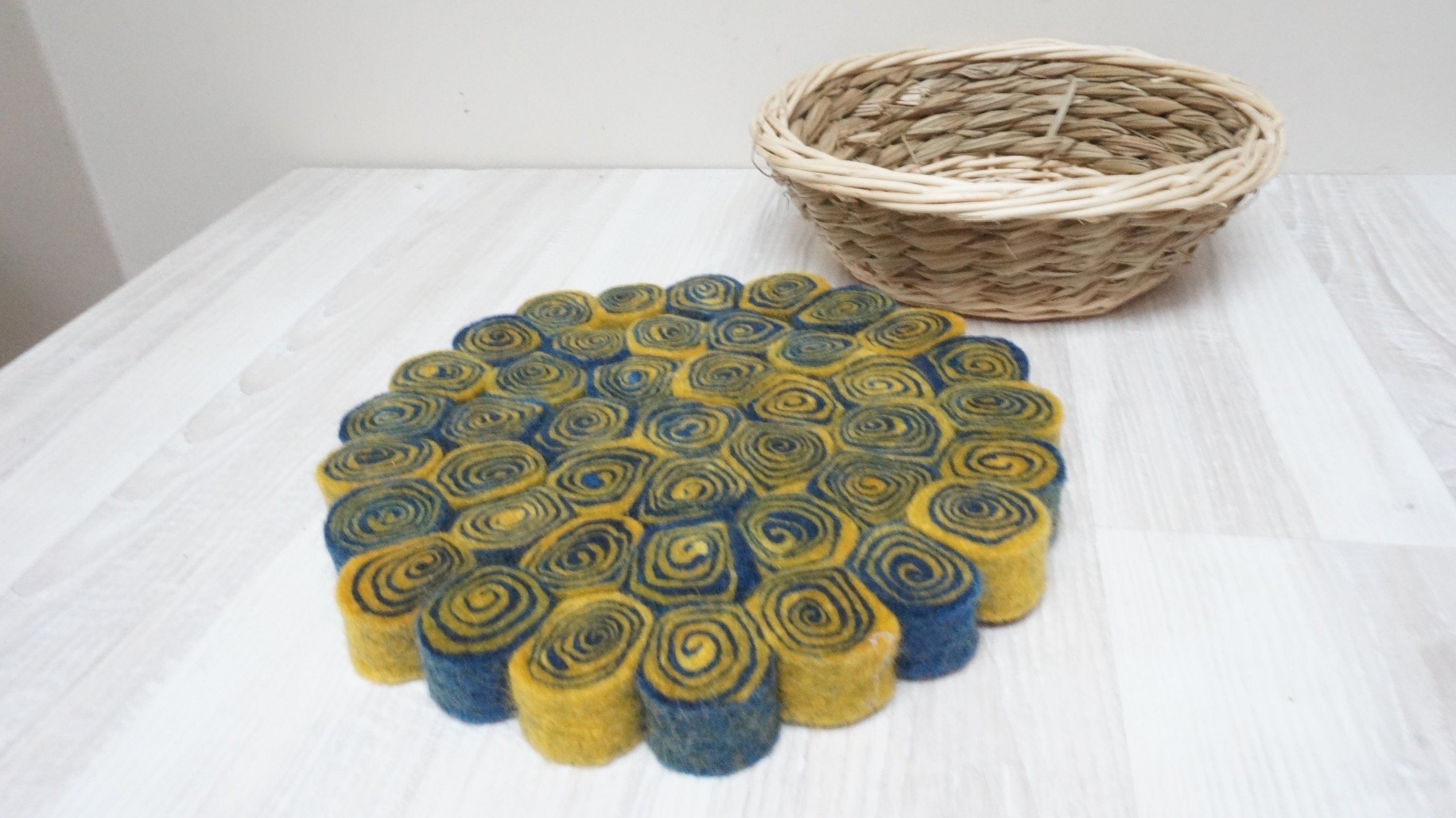 Sticky Back Felt DIY Circles SET of 10 Great for Capes, Shirts, Crafts,  Classroom 