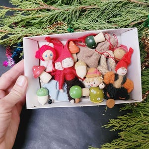 12 tomtes scandinaves suspendues, poupées folkloriques de Noël en fil suédois faites à la main, gnome vintage lutin champignon gland Suède fabriqué ensemble ancien