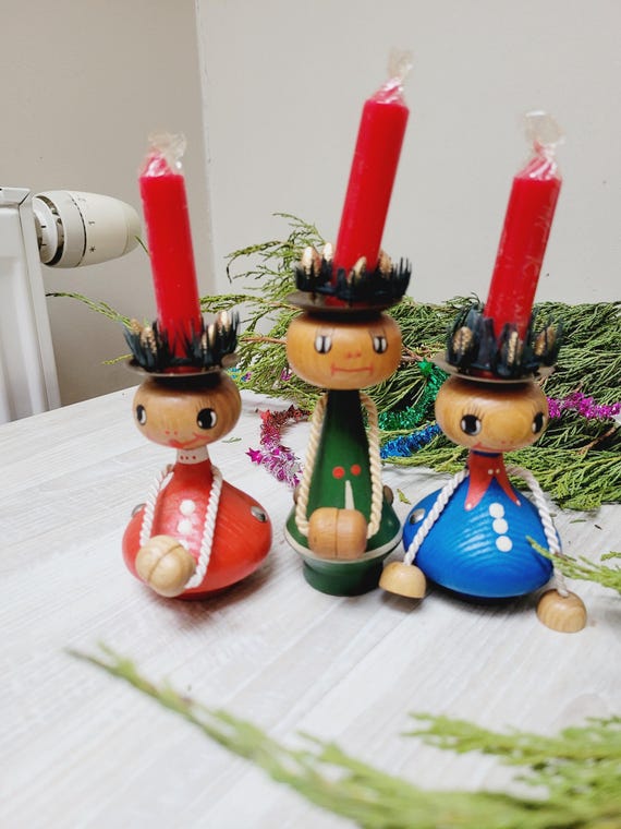 3er Set magnetische deutsche Erzgebirge oder schwedische Junge Mädchen Kerzenhalter, Weihnachtsschmuck Holzkerzenhalter Stabkerzenständer