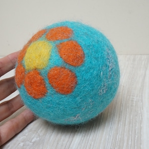 Big felt turquoise wool rattle ball, flower glitter extra large felted polka dots blue orange baby cat dog pet toddler toy game big children zdjęcie 1