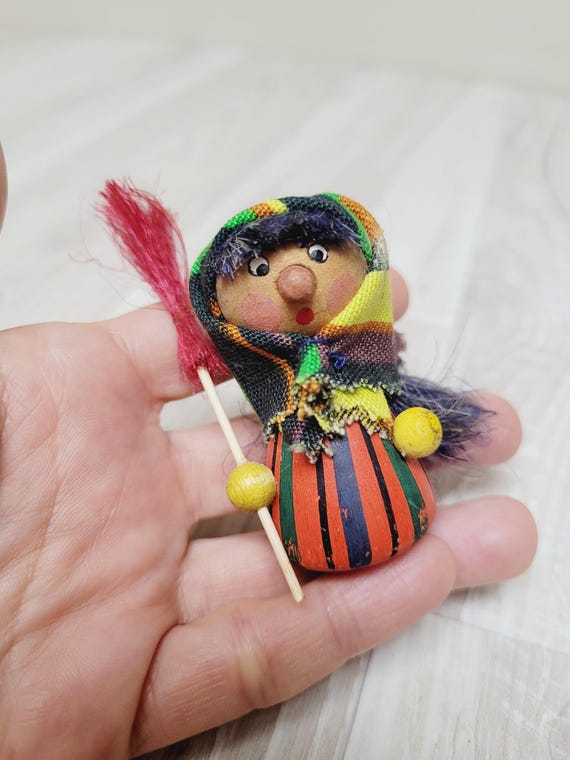 Pequeña bruja de cocina de madera de buena suerte, muñeca de
