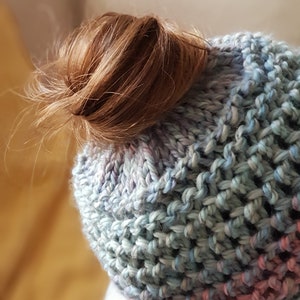 Loom Knit Messy Bun Hat / Ponytail Hat Pattern + Video Tutorial - Etsy