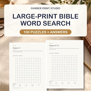 Puede incluir: Un libro de sopas de letras bíblicas en letra grande con 100 acertijos y respuestas. La portada muestra el texto GARBER PRINT STUDIO, LARGE-PRINT BIBLE WORD SEARCH y 100 PUZZLES + ANSWERS. Dos páginas interiores muestran los Salmos 1:1 y 27:12.