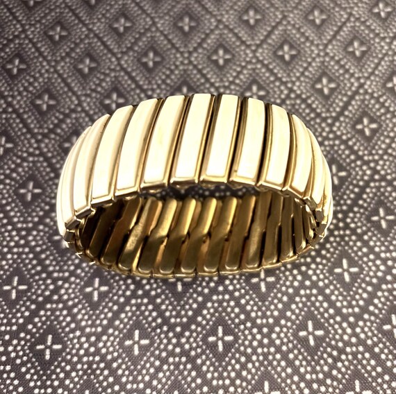Mid Century Lucite Expansion Bracelet