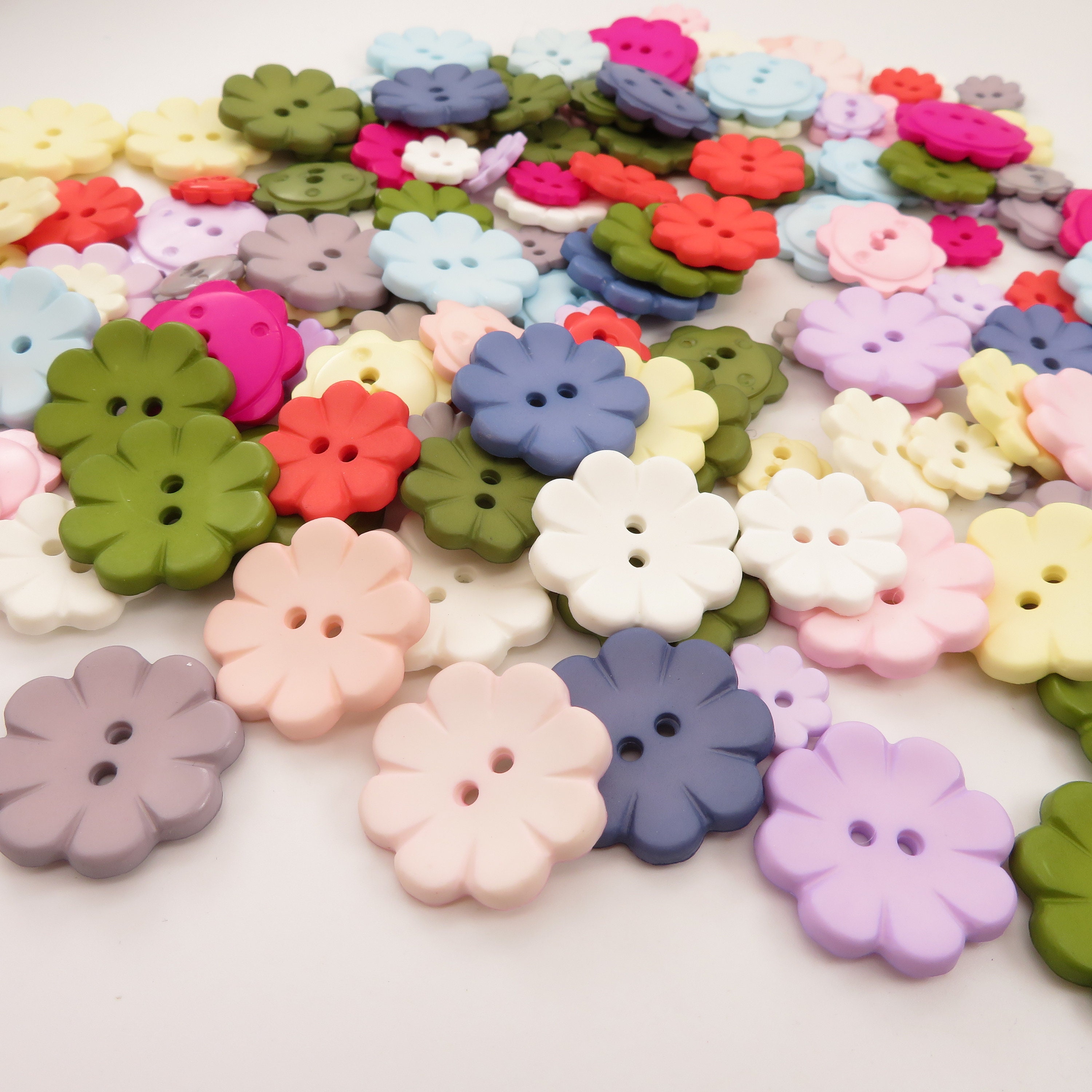 B31 15mm Flower Buttons Buttons for sewing and knitting 
