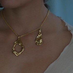 S40 necklace image 4