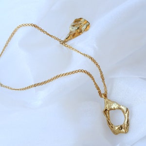 S40 necklace image 8