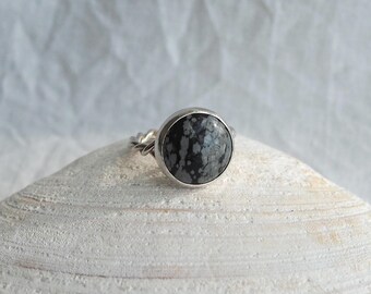 Round Snowflake Obsidian Sterling Silver Ring with Twisted Band, Size 6.75