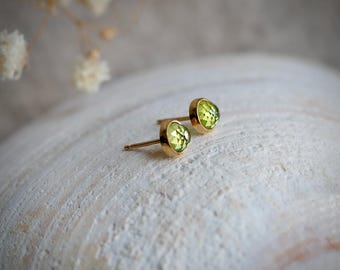 Rose Cut 5mm Bright Green Peridot Post Earrings, Solid 14k Gold