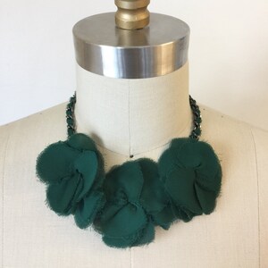 Collar de flores de seda del bosque