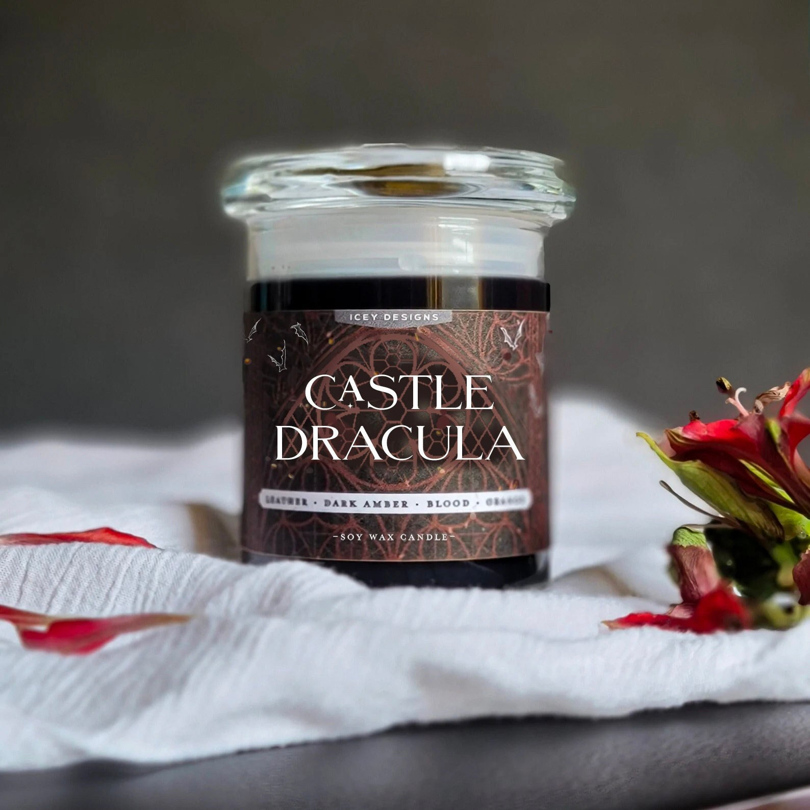 Castle Dracula // Bougie de soja parfumée en pot Transylvanie de 8 oz