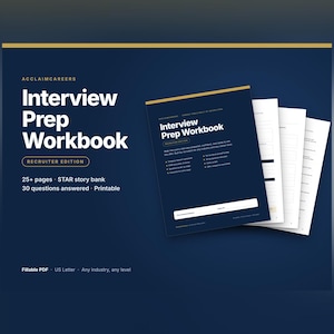 Pode incluir: Um caderno de exercícios de preparação para entrevistas, edição para recrutadores, azul-escuro com texto branco. A capa apresenta o título, 25+ páginas, banco de histórias STAR e 30 perguntas respondidas. Páginas interiores com linhas.