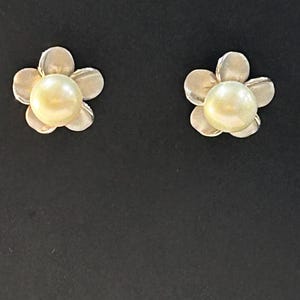 Vintage Signed Maui Divers Plumeria Flower Pearl Stud Earrings, 925 Sterling Silver Hawaiian Jewelry