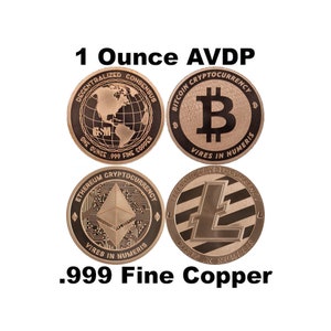 Puede incluir: Cuatro monedas de color cobre con diferentes logotipos de criptomonedas. Las monedas son de 1 onza y .999 de cobre fino. Los logotipos son Bitcoin, Ethereum, Litecoin y un globo terráqueo con el texto "Consenso descentralizado".