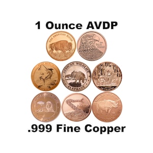 Puede incluir: Un conjunto de nueve monedas de cobre de una onza cada una que representan diferentes animales, incluyendo un bisonte, un águila calva, un marlín azul, un elefante, un panda, un león, una serpiente de cascabel y un rinoceronte. Las monedas son todas de cobre fino .999 y tienen el texto "1 Ounce AVDP" y ".999 Fine Copper" en ellas.