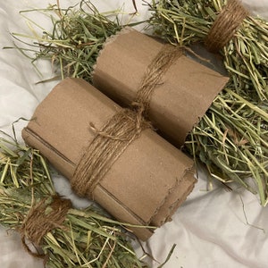 Timothy Hay Roll Toys Guinea Pigs Enrichment Food Boredom Buster Chew Small Animals Carboard