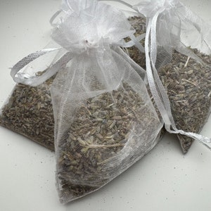 FLIEGENABWEHRBEUTEL | Hase geformt Heu Lagerung Blumenmix Mischung Futter Leckerbissen Bereicherung kleine Tiere Meerschweinchen Langeweile Buster