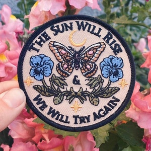 Le soleil se lèvera et nous essaierons à nouveau le fer sur patch | ©MoonGoddessMarket | Cadeau fait main