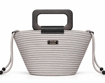 HALO – Bolso hecho a mano con bolsillo de satén y asa de madera maciza.