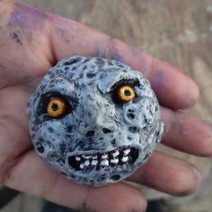 Majora&#39;s Mask Moon Pendant or Magnent