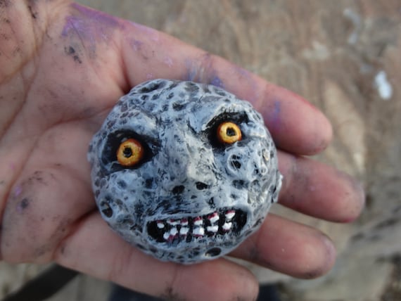 Majora's Mask Moon Pendant or Magnent - Etsy