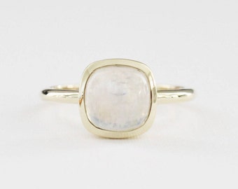 Moonstone Cabochon Ring: 14K Yellow Gold Bezel Setting