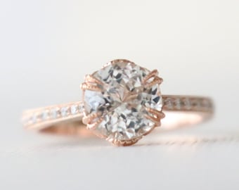 Anillo de compromiso con zafiro blanco: anillo de bodas de oro rosa de 14 quilates con detalles de diamantes