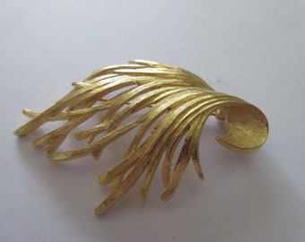 Monet Water Grass Vintage Brooch, wavy, gold tone, grass