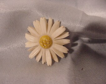 Delightful Edelweiss Flower Pin Carved Bone Vintage