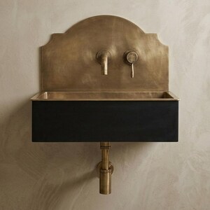 Lavabo mural en laiton vieilli, vasque de salle de bain à patine noire, forme rectangulaire, finition artisanale, plaque de fixation décorative