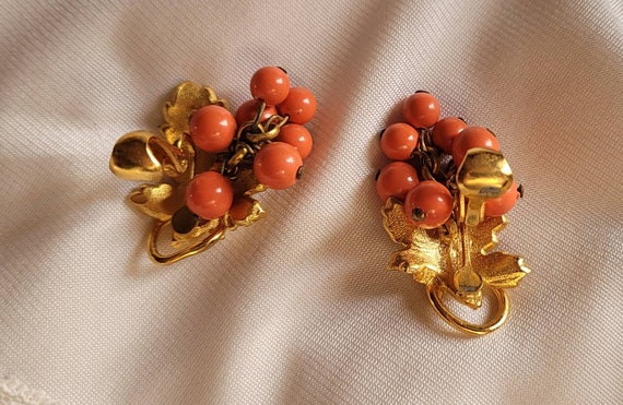 Midcentury Maple Leaf Clip-on Earrings Gold Tone … - image 3