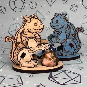 Dragon Dice Guardian, Wooden Dice pet, D20 dice holder, DnD Dice Display, Dungeons and Dragons gift