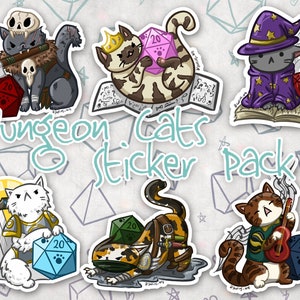 Può includere: Un set di sei adesivi colorati con gatti vestiti da personaggi di Dungeons & Dragons. Gli adesivi includono un gatto barbaro, un gatto mago, un gatto ladro, un gatto chierico, un gatto bardo e un gatto guerriero. Ogni adesivo presenta un gatto con una personalità diversa e un set di dadi diverso.