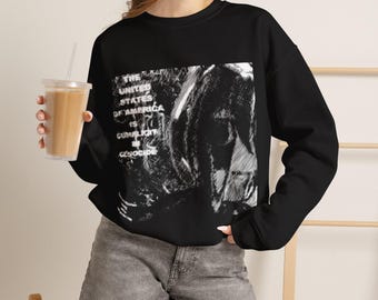 Sweatshirt met protestkunst en anti-oorlogsschets, zwart-wit statementkunst, origineel kunstcadeau