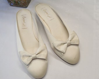 cream flat wedding shoes