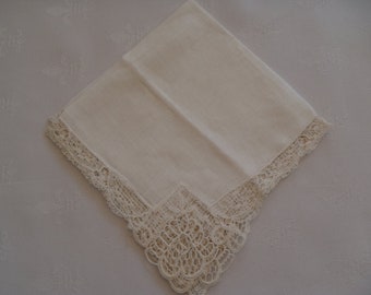 MINT Condition Vintage Cream Cotton Ladies Wedding Bridal Hanky With Handmade Lace